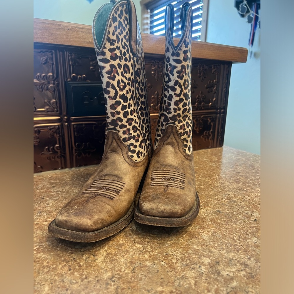 Ariat 6.5 Cheetah Western Boots